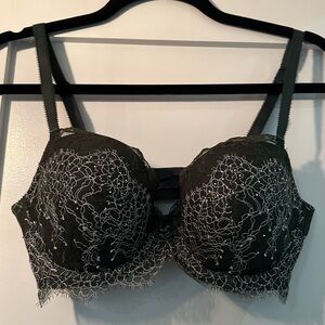 NWT - Victoria’s Secret - Lace Underwire Bra - Dark Green w/ Crystals. 36C